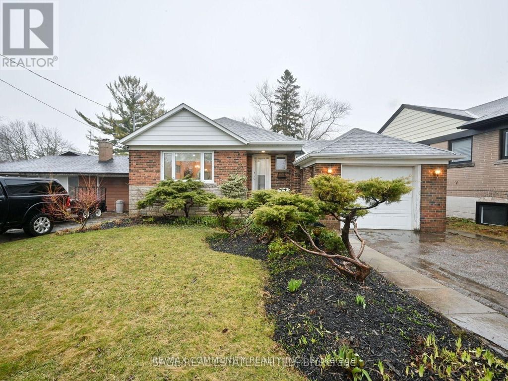 15 Saunders Road, Toronto (guildwood)