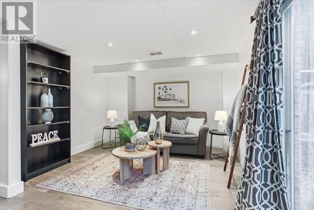 E45 - 221 Ormond Drive, Oshawa (samac)