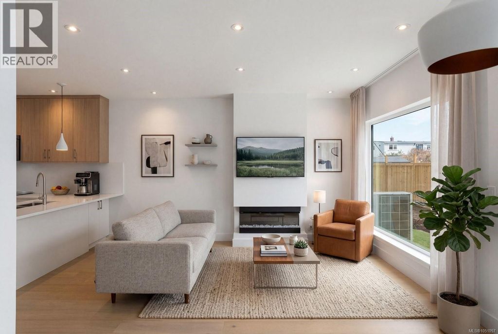 3 2118 Pentland Rd, Oak Bay