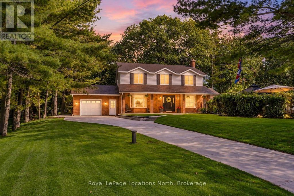 8 Seeley Court, Wasaga Beach