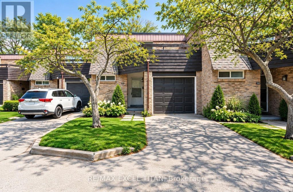 1251 White Oaks, Oakville (fa Falgarwood)