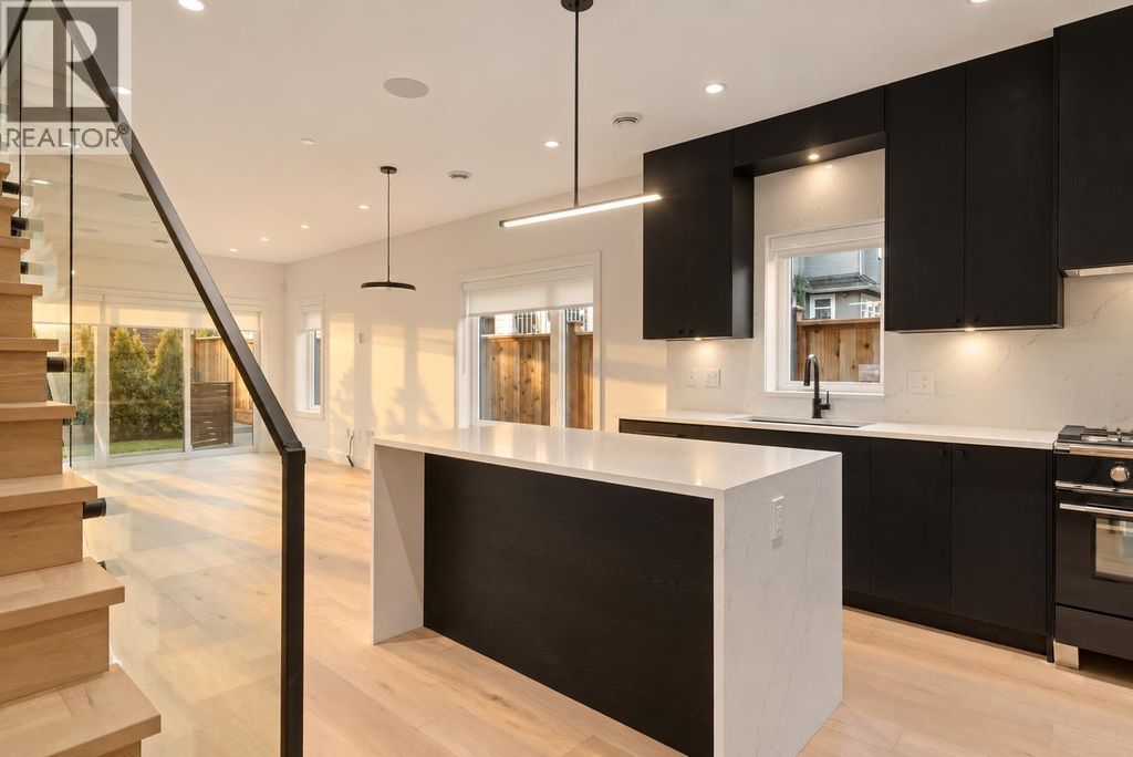 1 2539 Grant Street, Vancouver