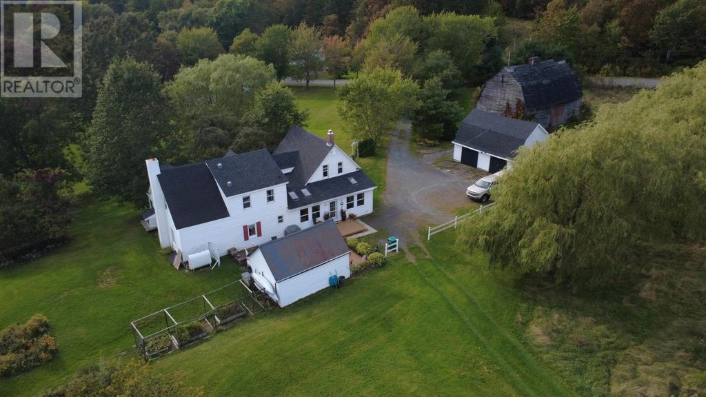 28 Woodburn Road, Pine Tree