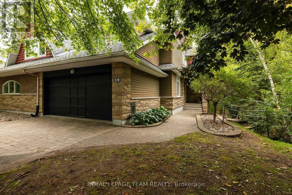 19 Creeks End Lane, Ottawa