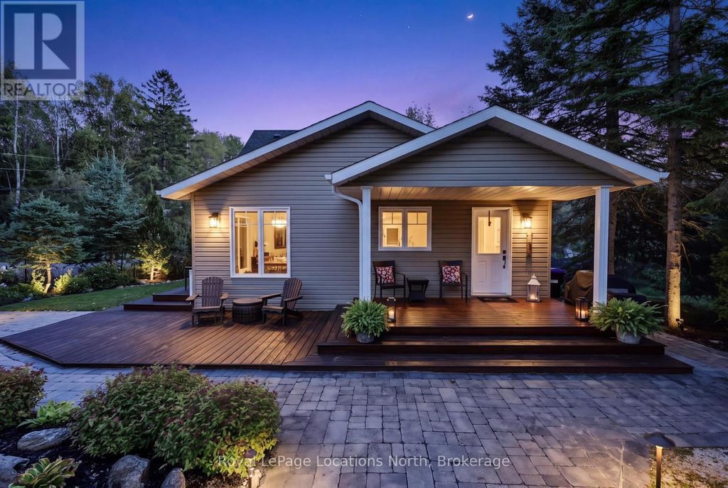 1 Moore Avenue, Tiny