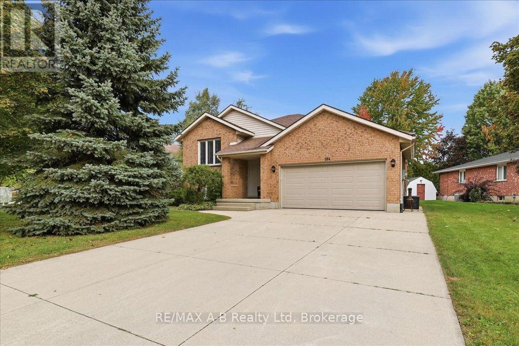 194 Norwood Court, Stratford