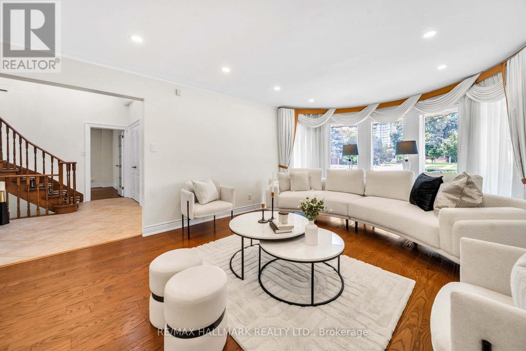 17 Twin Circle Court, Toronto (westminster-Branson)