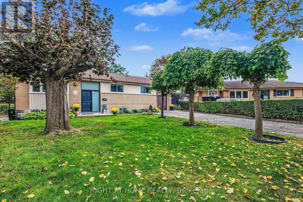 11 Fareham Crescent, Toronto (guildwood)