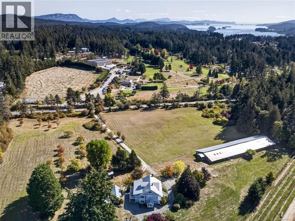 800 Lower Ganges Rd, Salt Spring