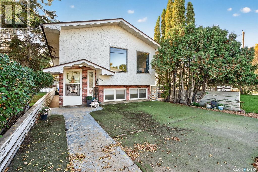 1010 9th Avenue Sw, Moose Jaw