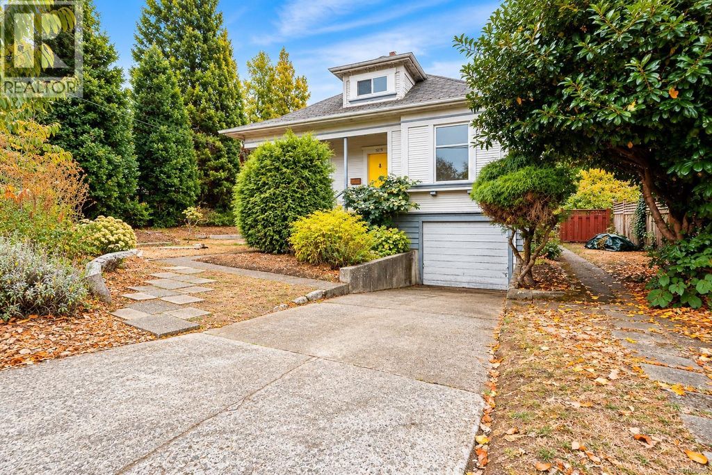 1215 Queens Ave, Victoria