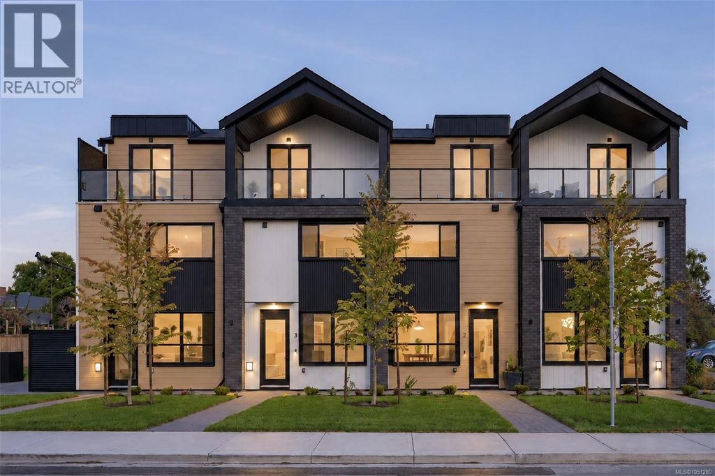 3 2100 Allenby St, Oak Bay