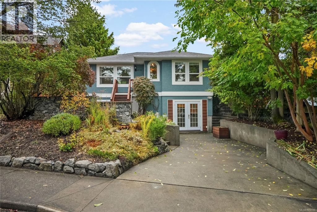 2539 Cedar Hill Rd, Victoria