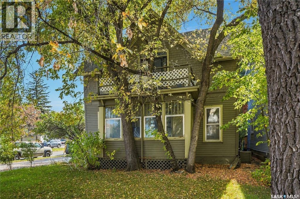 334 10th Street E, Saskatoon