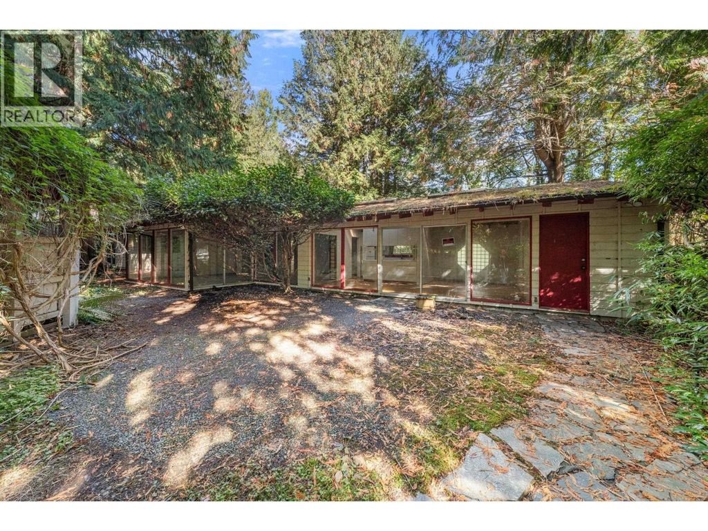 3745 Southridge Avenue, West Vancouver