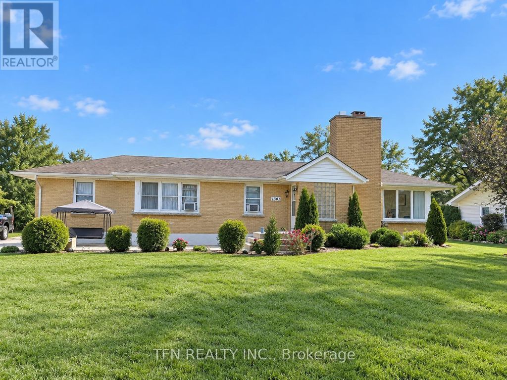 1301 Niagara River Parkway, Fort Erie (central)