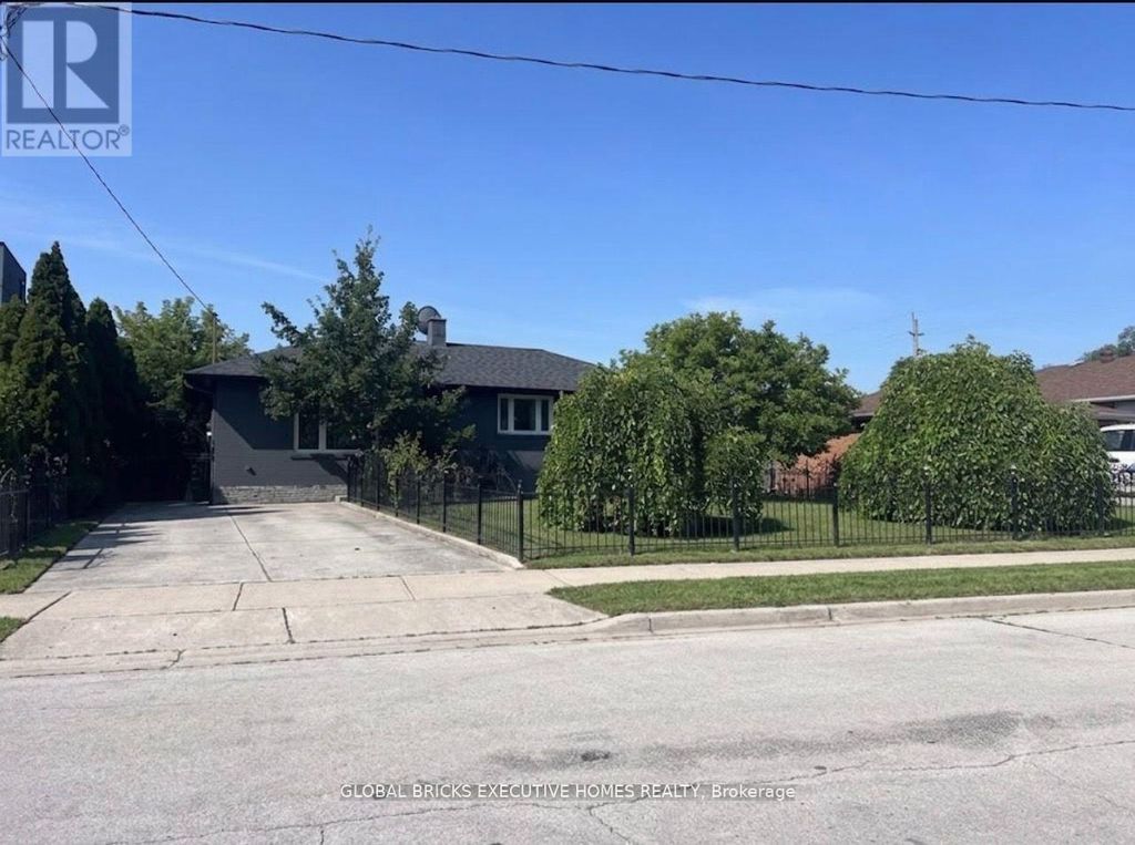 384 Ashbury Road, Oakville (wo West)