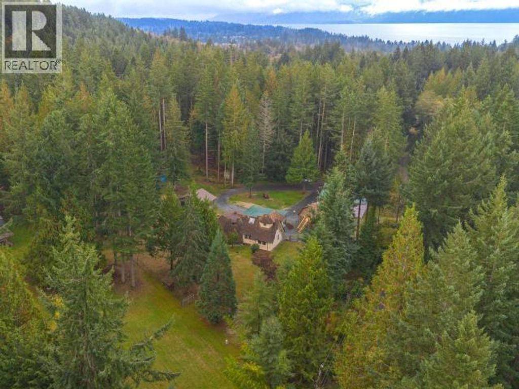 8089 Daisy Road, Powell River