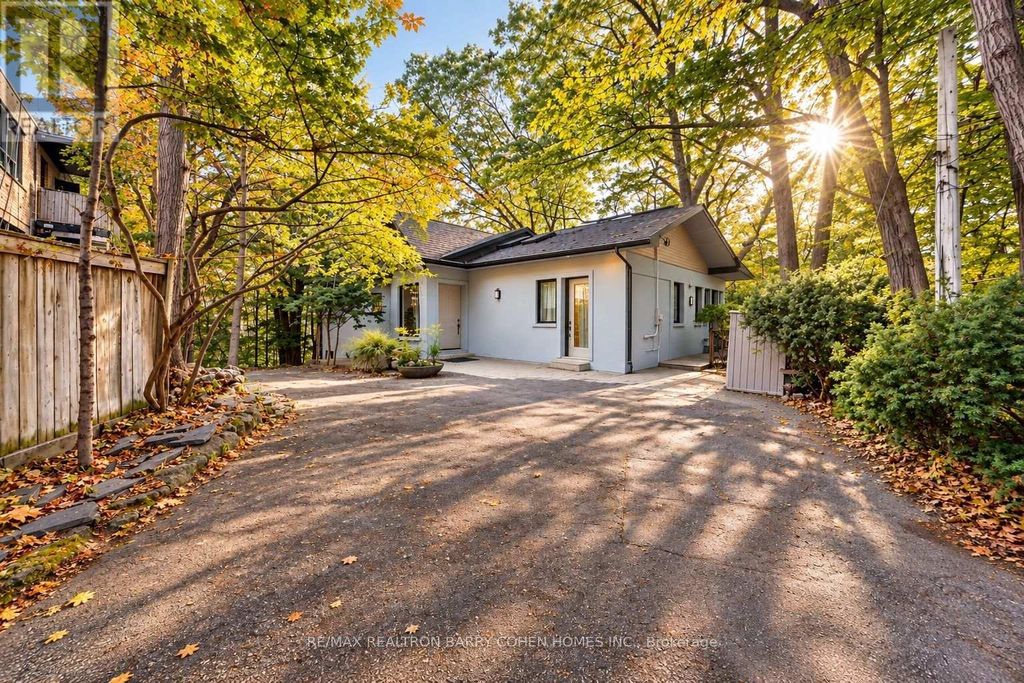 7 Greenbrook Drive, Toronto (beechborough-Greenbrook)