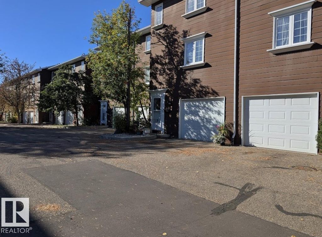 17072 67 Av Nw, Edmonton