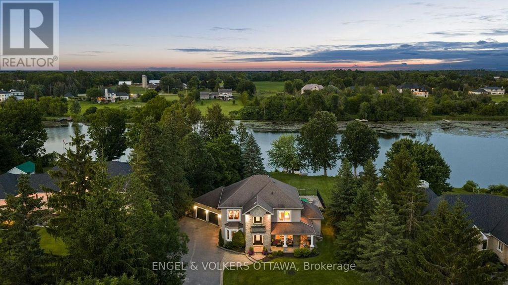 5833a Rideau Valley Drive N, Ottawa