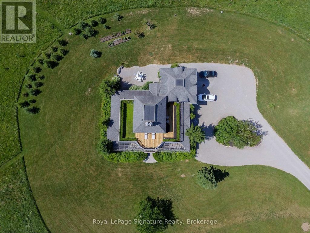 807035 25th Side Road, Grey Highlands