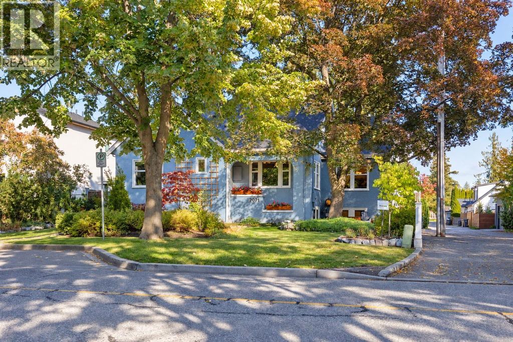 2071 Abbott Street, Kelowna