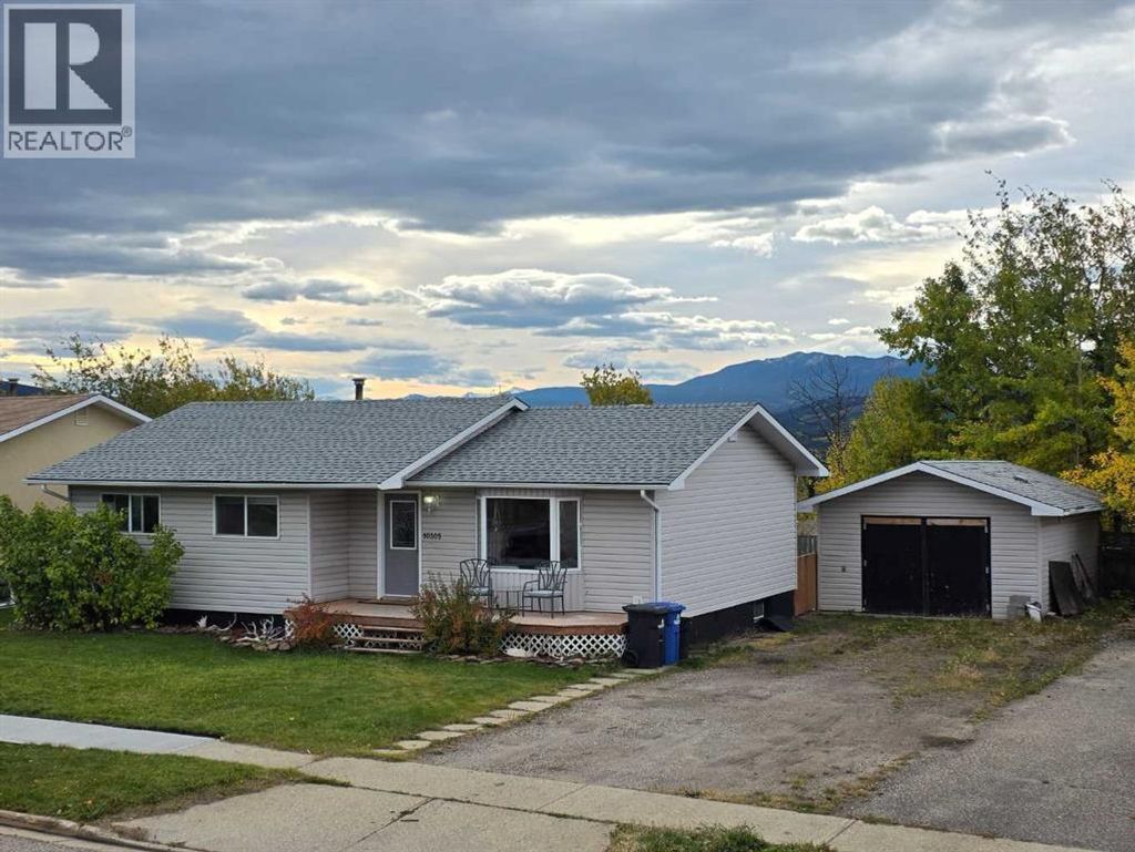 10305 98 Avenue, Grande Cache