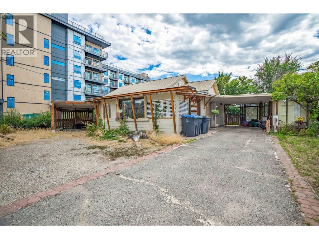 425 Leathead Road, Kelowna