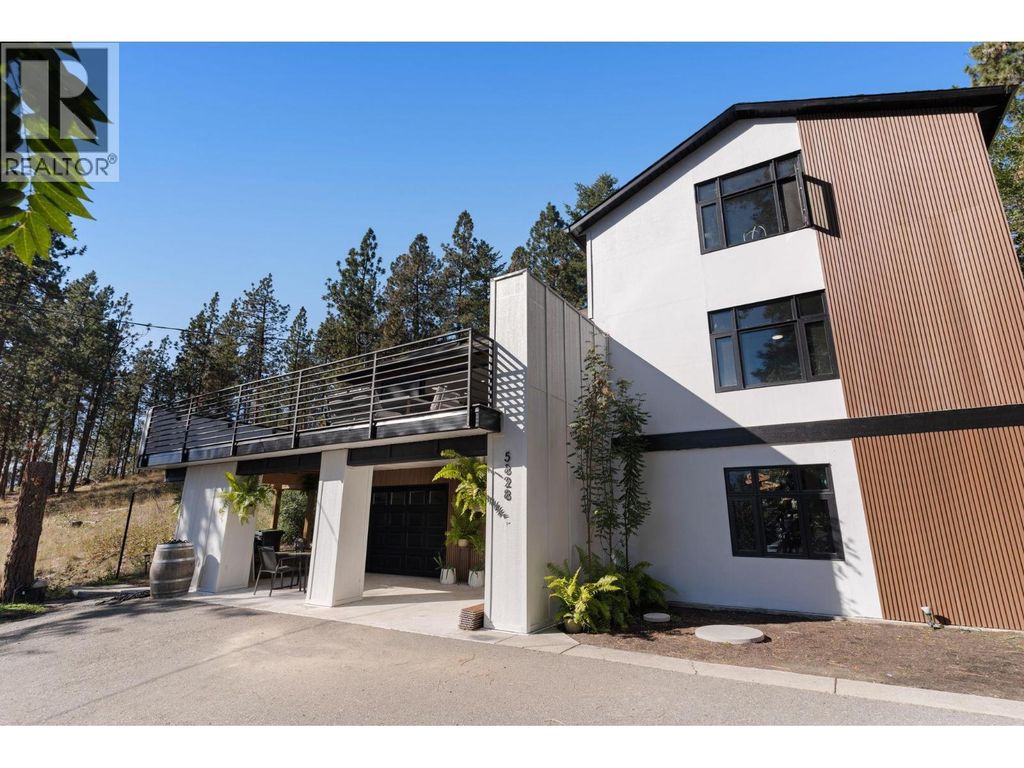 5828 Brown Place, Peachland