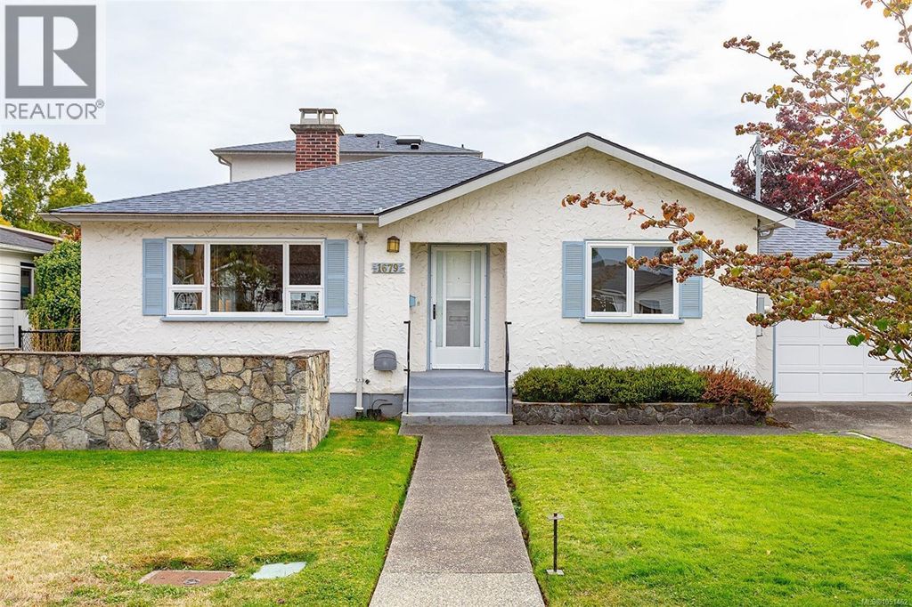 1679 Freeman Ave, Saanich