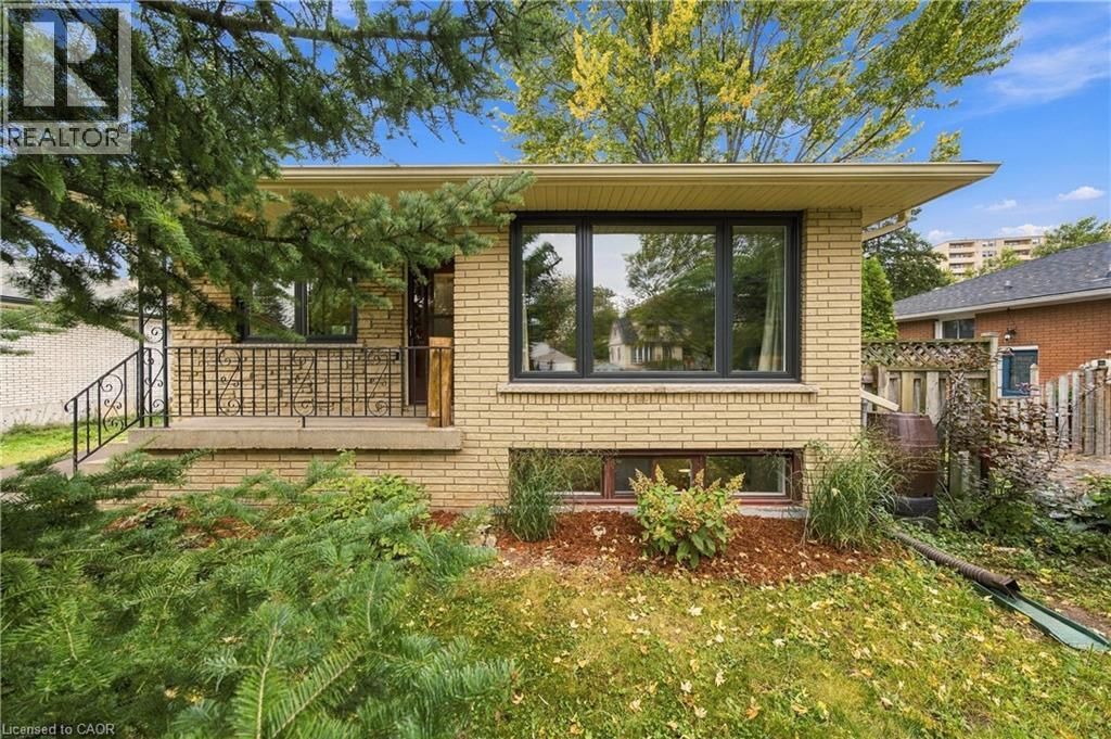 662 Dynes Road, Burlington
