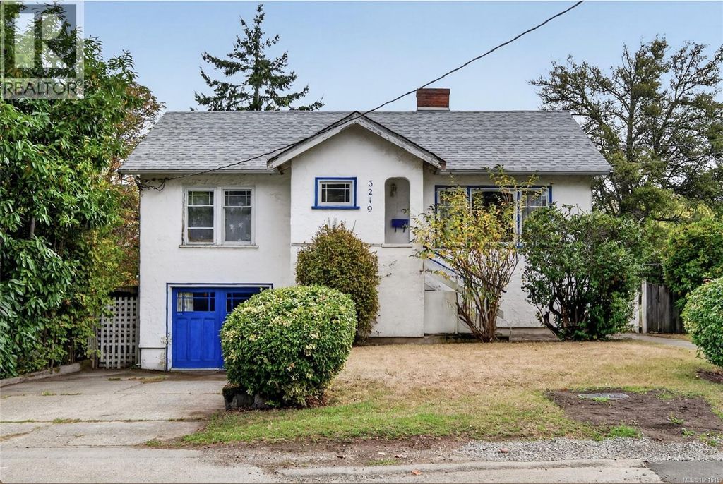 3219 Rutledge St, Saanich