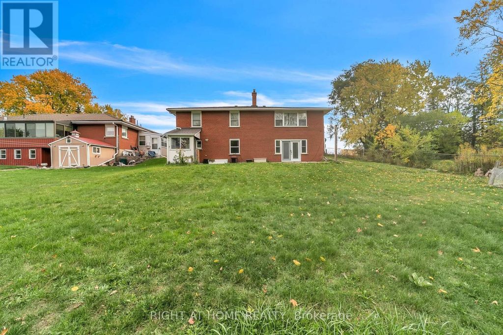 22 Hamilton Drive, Newmarket (huron Heights-Leslie Valley)