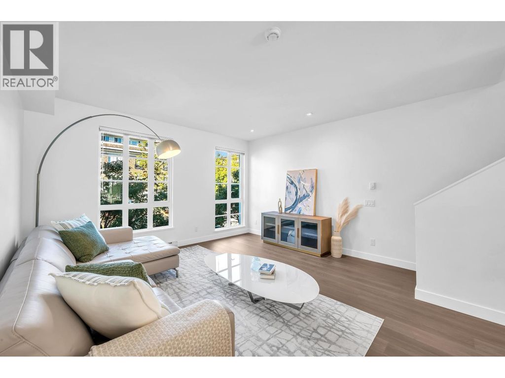 102 548 Foster Avenue, Coquitlam