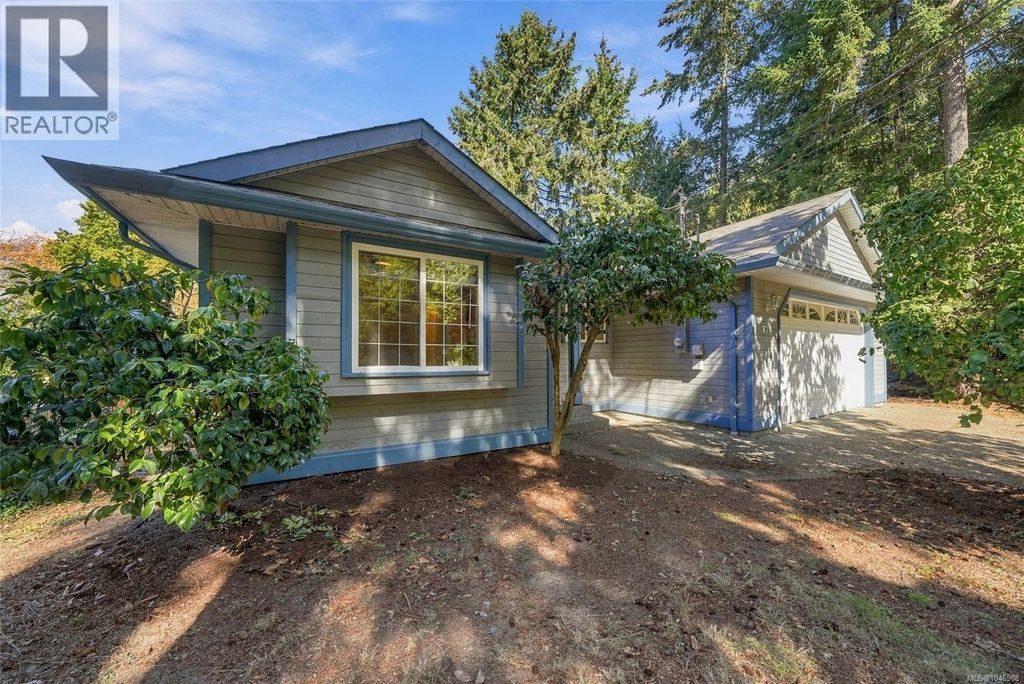 821 Shorewood Dr, Parksville