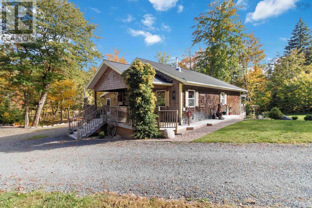 484 Gilberts Lane, Maplewood