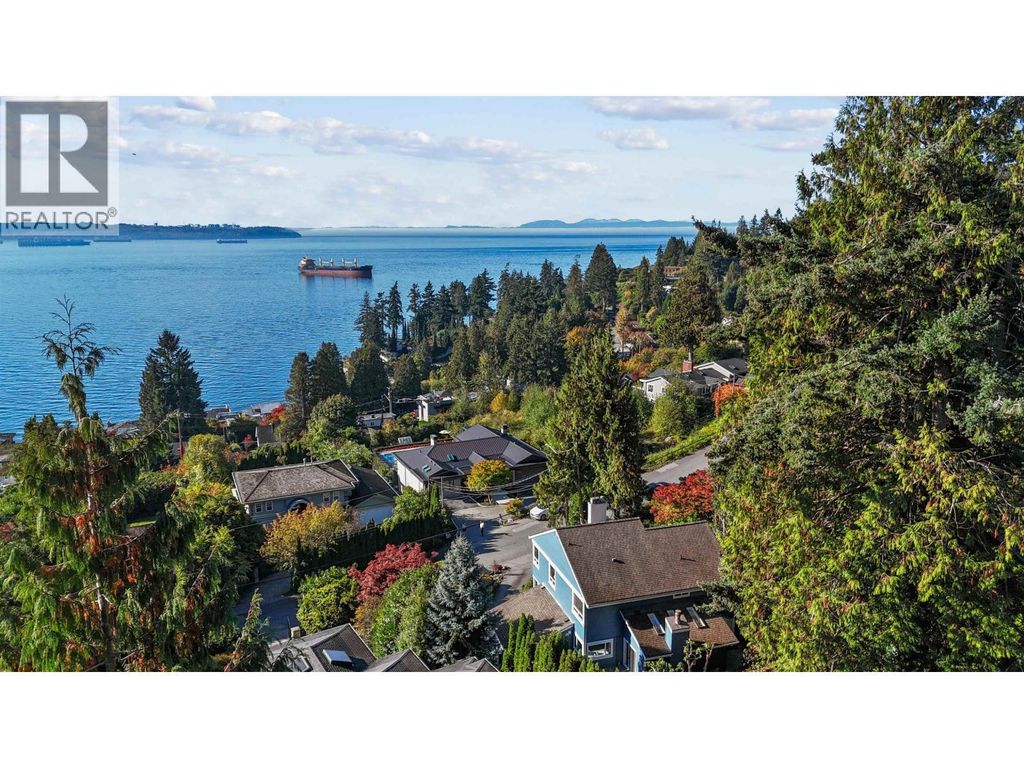 3381 Mathers Avenue, West Vancouver