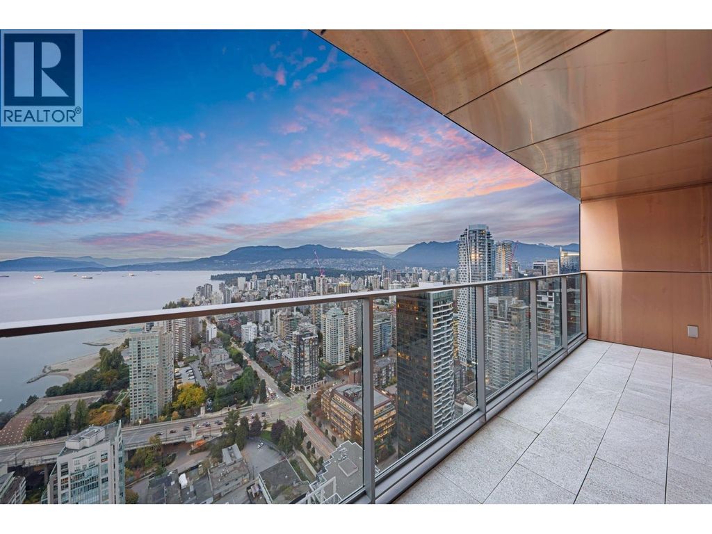 5702 1480 Howe Street, Vancouver