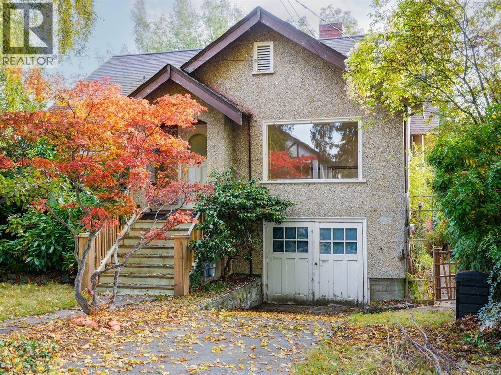 667 St. Patrick St, Oak Bay