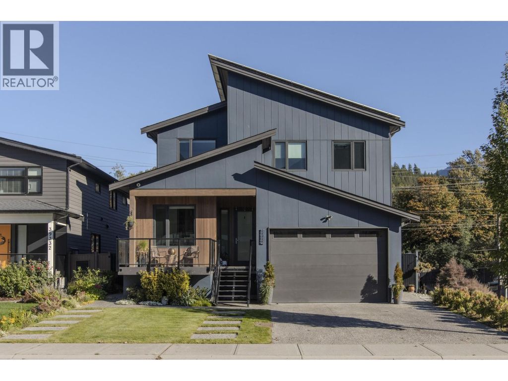 39320 Cardinal Drive, Squamish