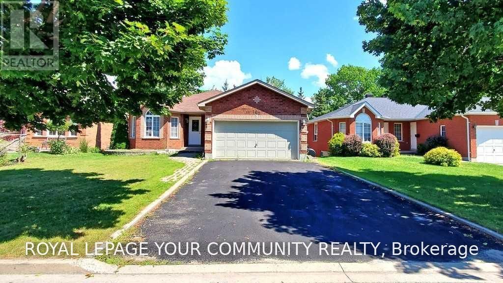 102 Columbia Road, Barrie (holly)