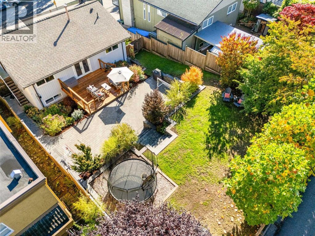 1147 Deep Cove Road, North Vancouver
