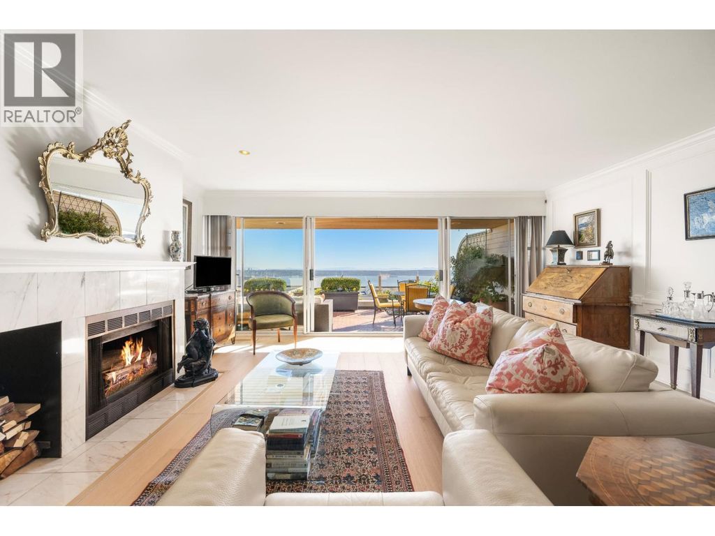 102 2274 Folkestone Way, West Vancouver