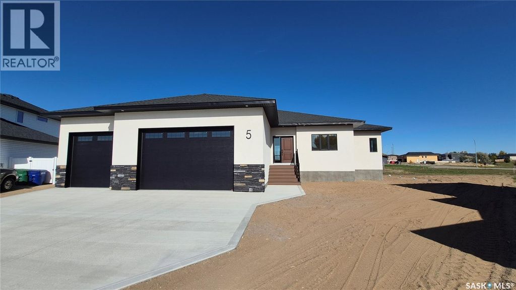 5 Aaron Court, Pilot Butte