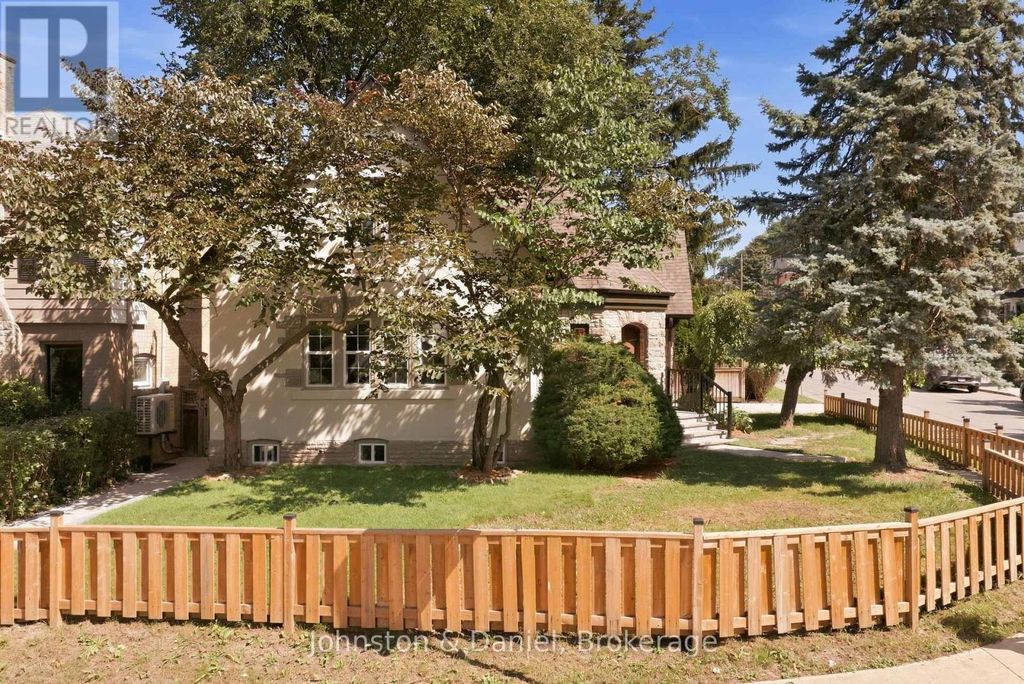 169 Glen Cedar Road, Toronto (humewood-Cedarvale)