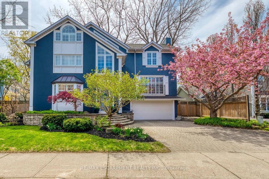 48 Forsythe Street, Oakville (co Central)