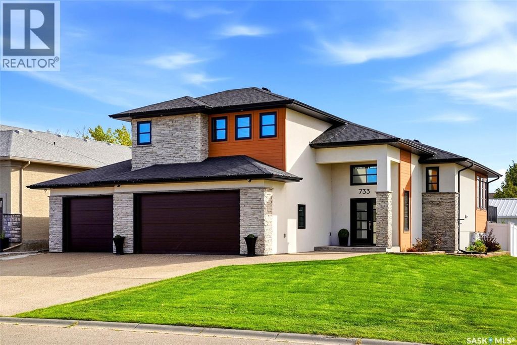 733 3rd Avenue, Pilot Butte