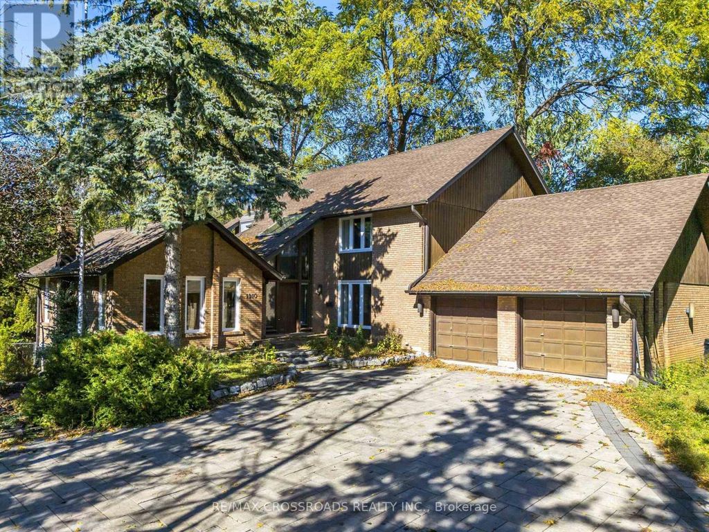 1910 Fairport Road, Pickering (dunbarton)