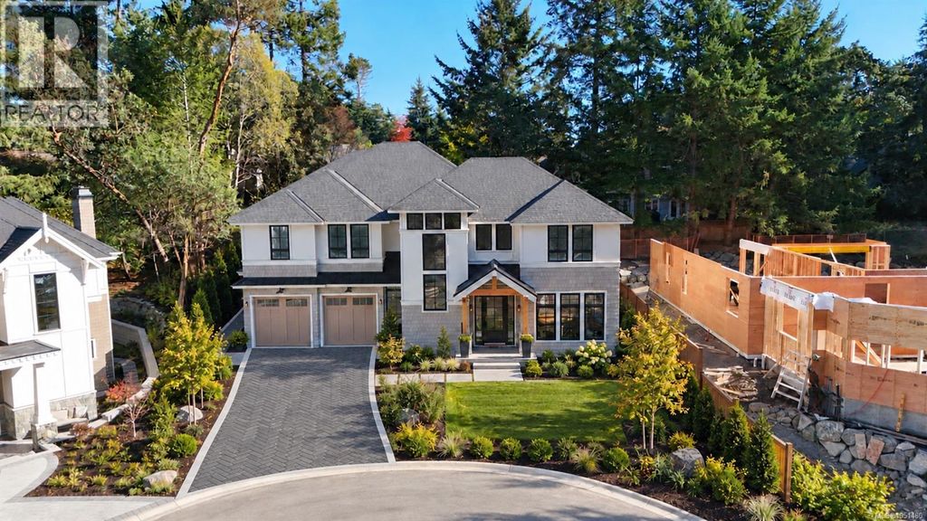 3913 Woodlands Pl, Saanich